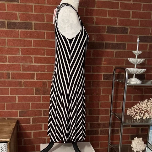 Chelsea & Theodore Black and White Zigzag Fit-Flare Midi Dress - Picture 4 of 8
